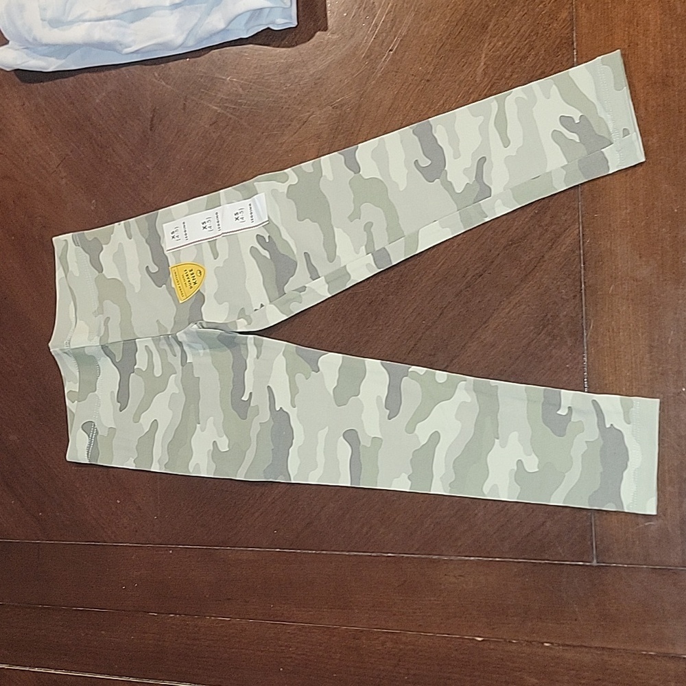 (J14) NWT Cat & Jack XS (4-5)